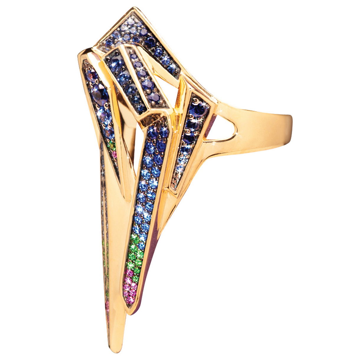 Золотистое кольцо, с различными ребрами инкрустировано синими, фиолетовыми, зелеными и розовыми камнями от Yunus-and-Eliza.