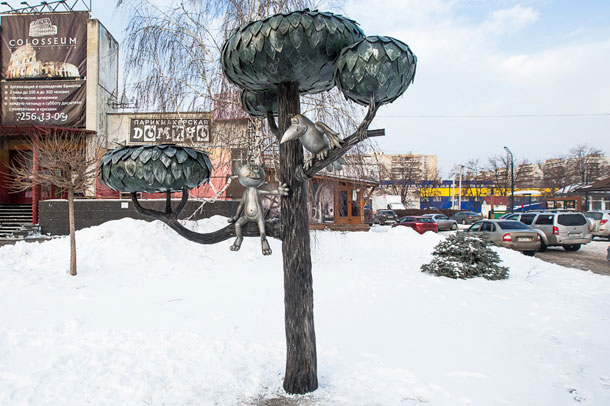 Памятник котенку установлен на улице Лизюкова