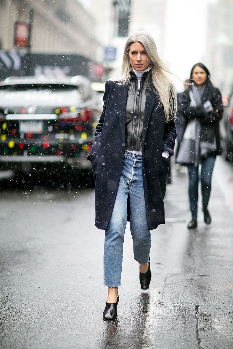 Модные джинсы осень-зима 2016-2017 - стиль минимализм.