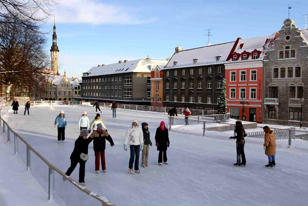 Любителям катания на коньках точно приглянется площадка на улице Харью