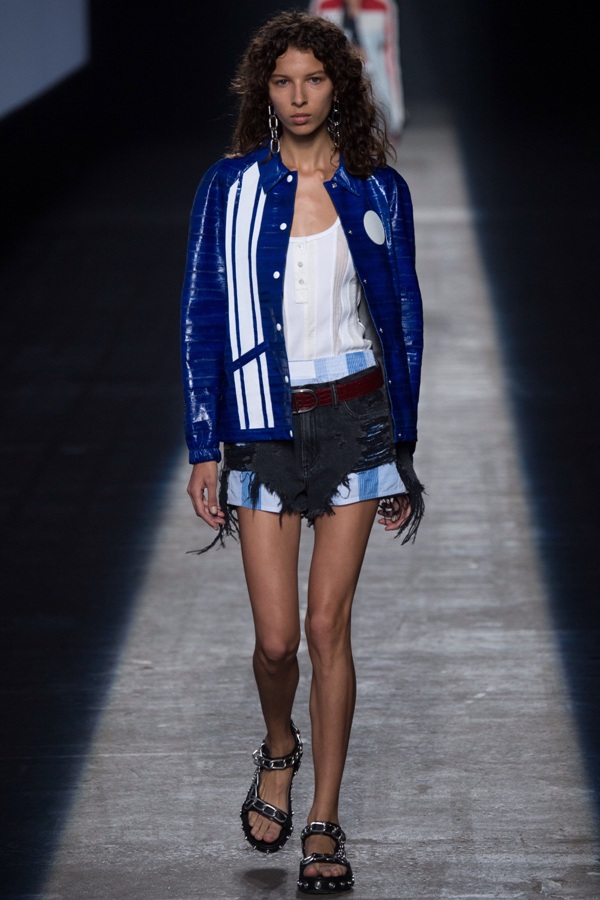 modnye-kurtki-vesna-2016-tendencii-sezona-20