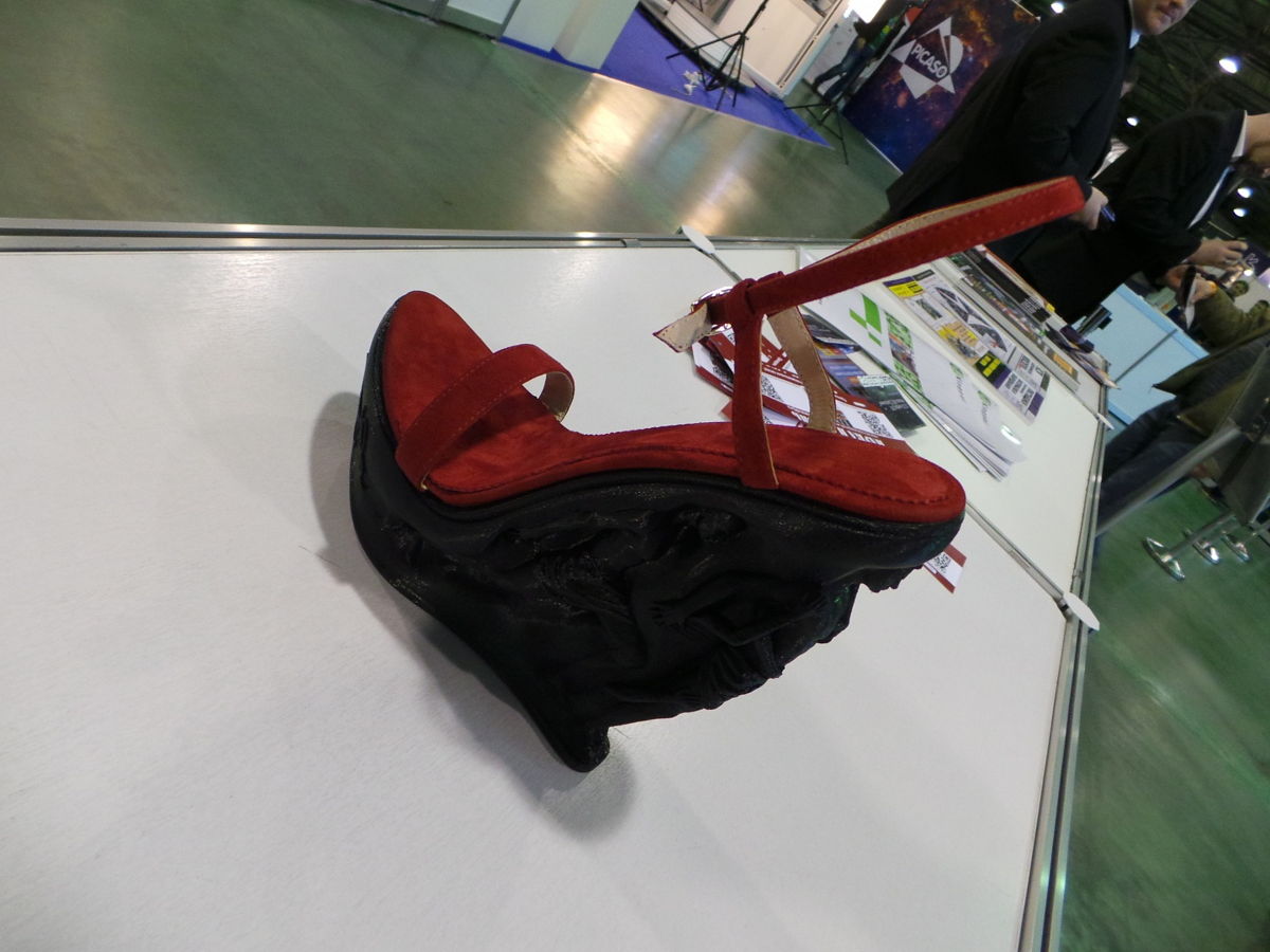 На фото: .на крупнейших выставках Москвы была представлена очень модная, стильная и удобная обувь, сделанная по специальному заказу в одной из самых знаменитых Студий 3D-печати «3Dsol».