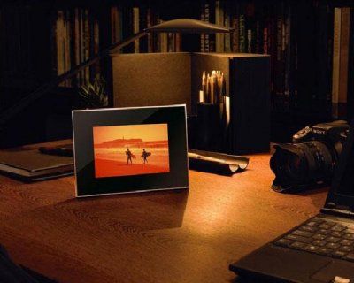 rasolo_Elektronnaja_ramka_dla_fotografij_stilnij_i_poleznij_gadzet