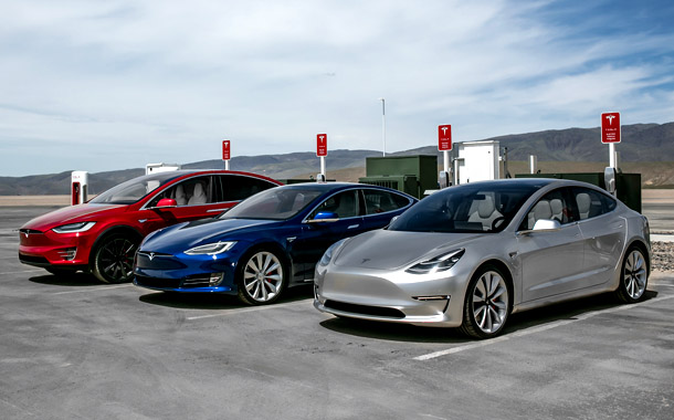 Tesla Model 3 на подзарядке