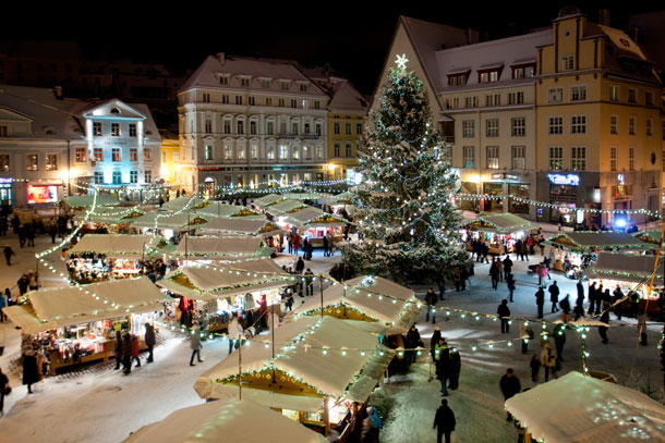 Улицы новогоднего Таллинна наполнены праздничной атмосферой