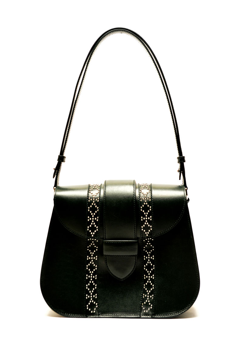 Модные сумки: тренд сезона - сумка классика формы «трапеция» фото из коллекции Alaïa.