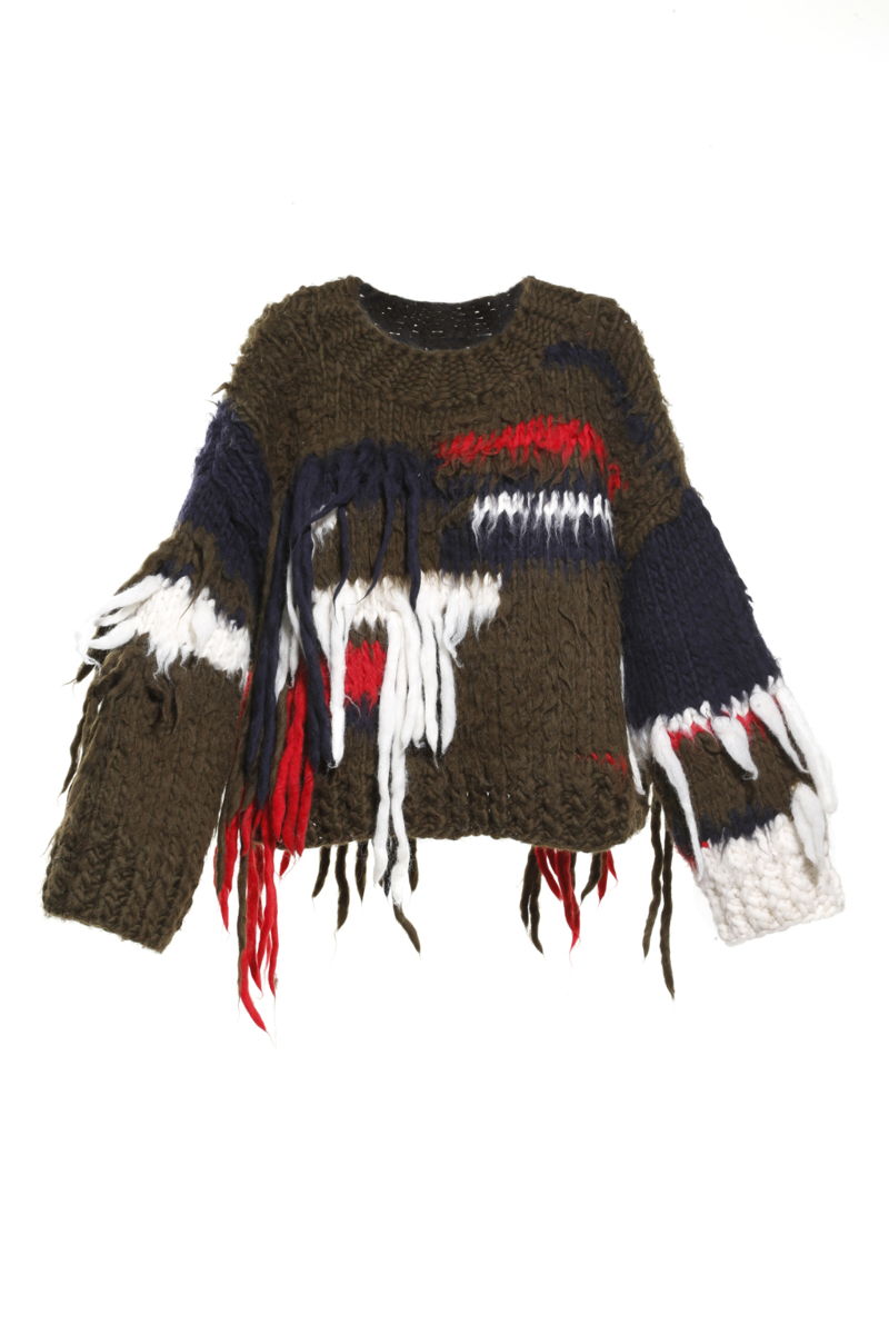 Модный короткий разноцветный свитер с торчащими нитями тренд сезона из коллекции Christopher Raeburn.
