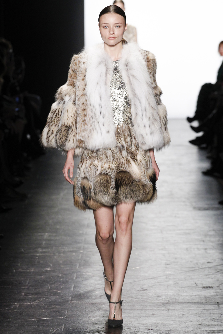 Модная одежда сезона зима 2017 - шуба , фото обзор из коллекции Dennis-Basso.