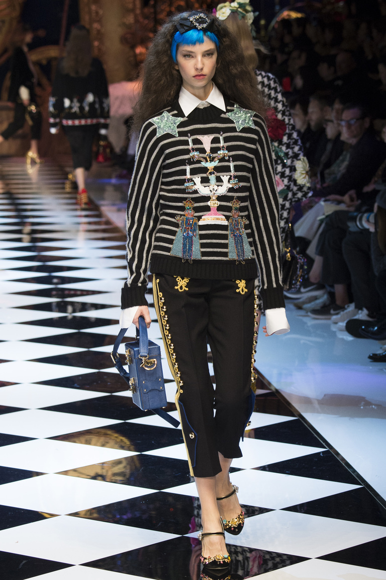 Модная одежда сезона зима 2017 - куртка, фото обзор из коллекции Dolce & Gabbana.