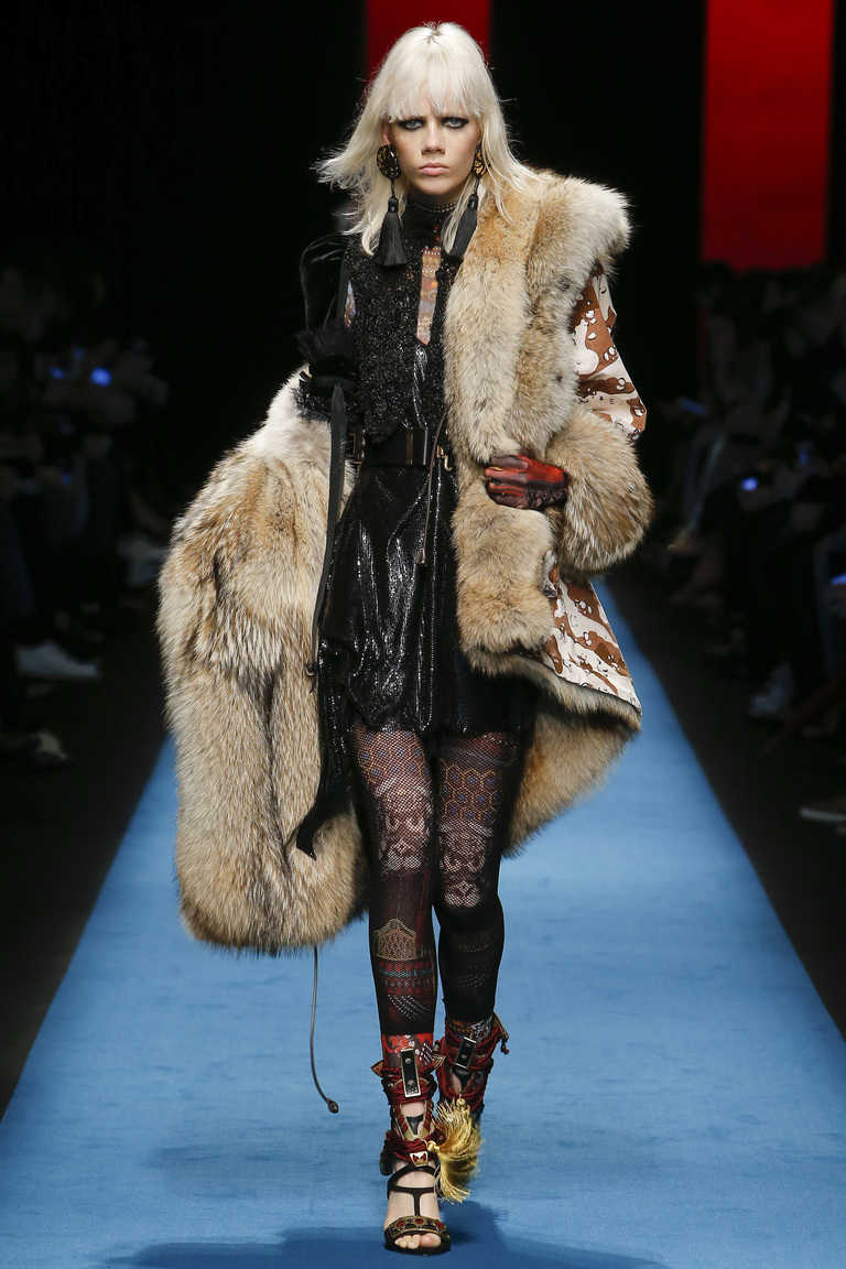 Модная одежда сезона зима 2017 - дубленка с черными сапогами, фото обзор из коллекции Dsquared².