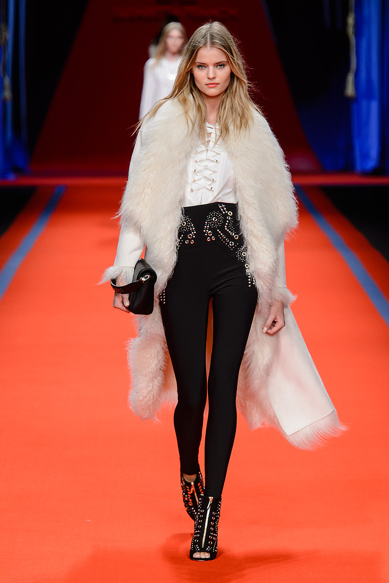 Модная одежда сезона зима 2017 - меховое пальто, фото обзор из коллекции Elisabetta Franchi.