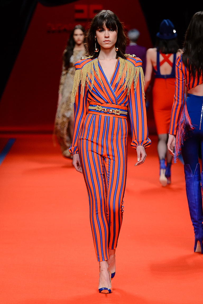 Модная одежда сезона зима 2017 - брючный костюм с принтом в полоску, фото обзор из коллекции Elisabetta Franchi.