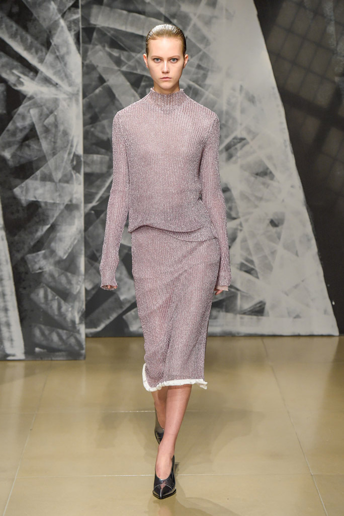 Люрекс-мода – трендовая новинка из Милана - нежно-сиреневый юбочный костюм фото из коллекции Jil Sander.
