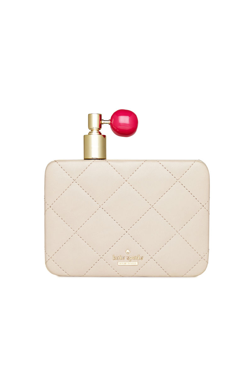На фото: сумочка клатч, выполненная в виде изящного парфюмерного флакона - новинка сезона от Kate-Spade.