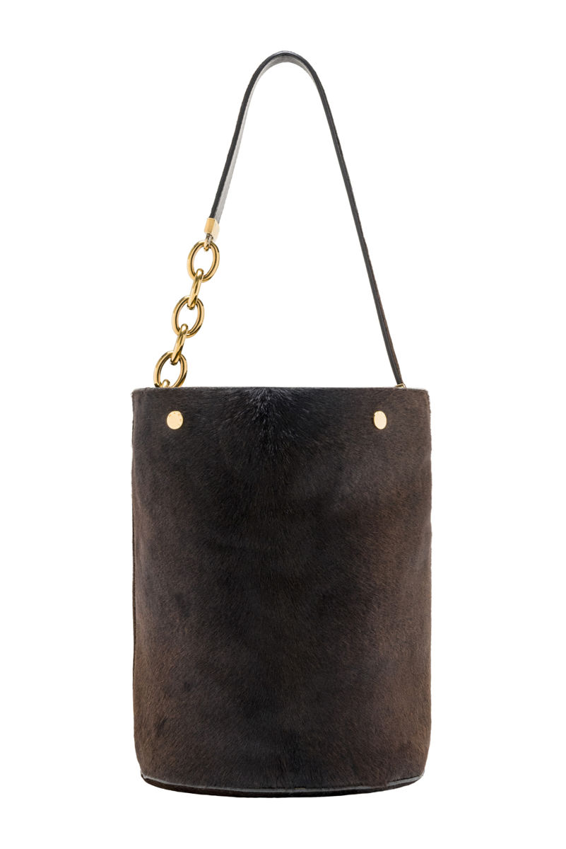Большие сумки: модные тренды - сумка из однотонного меха благородного тёмного цвета из коллекции Marni.