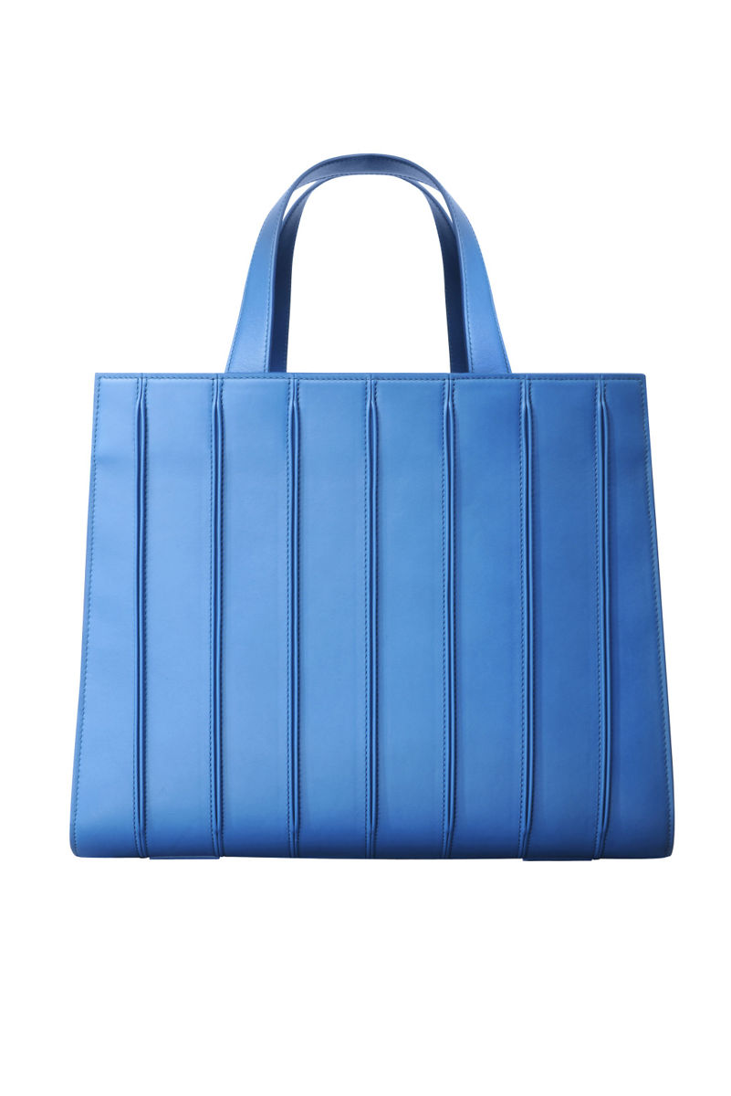Большие сумки: модные тренды - синего цвета сумка из коллекции MaxMara.