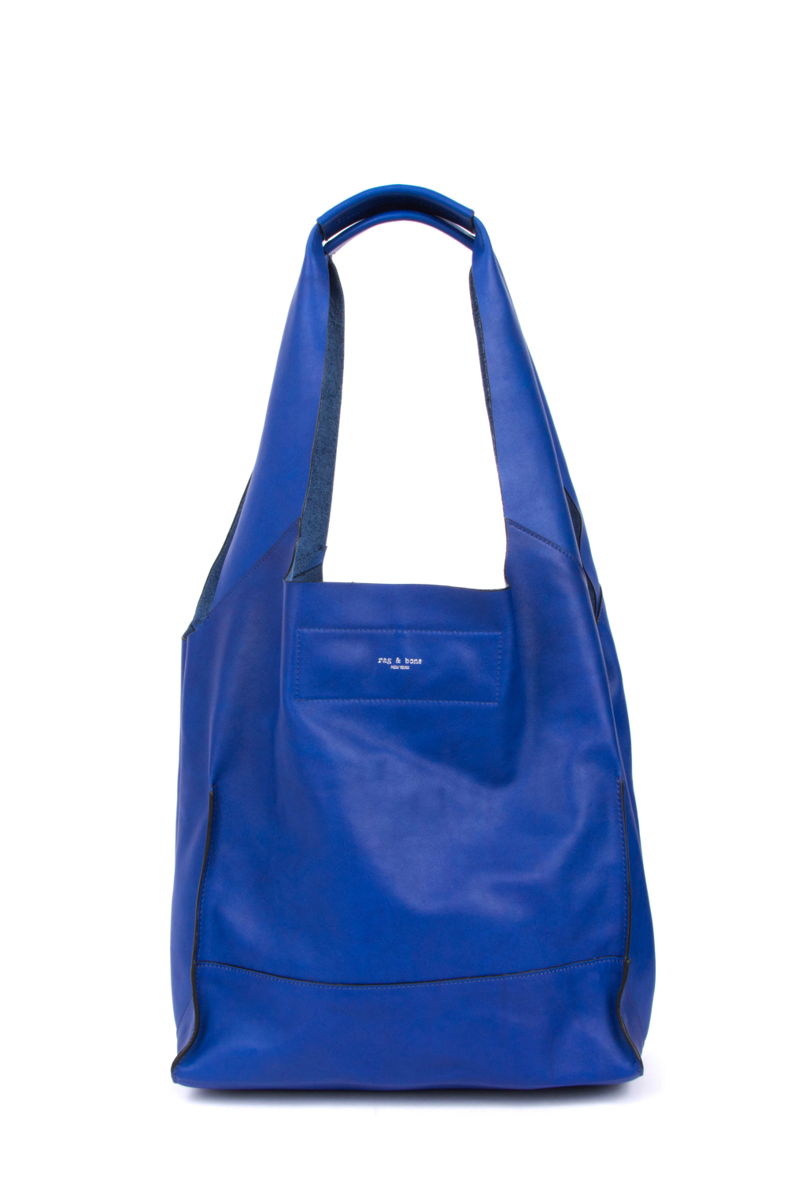 Модные сумки: тренд сезона - сумка классика формы «трапеция» фото из коллекции Rag-and-Bone.
