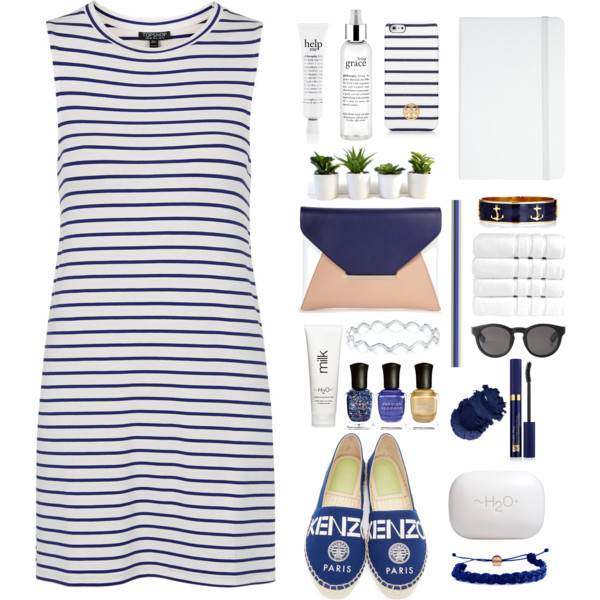 На фото: новый летнихй лук в морском стиле - полосатое платье самый простой способ быть в тренде.