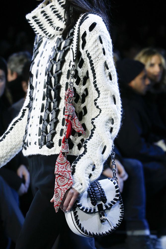 На фото: модная модель сумки осень-зима 2016-2017 из коллекции Altuzarra.