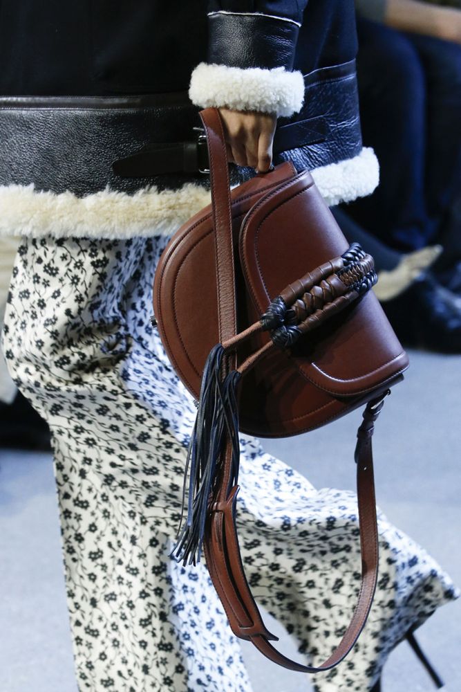 На фото: модная модель сумки осень-зима 2016-2017 из коллекции Altuzarra.
