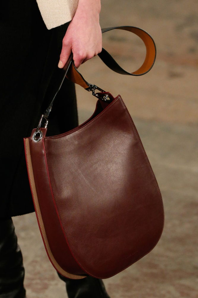 На фото: модная модель сумки осень-зима 2016-2017 из коллекции BOSS Hugo Boss.