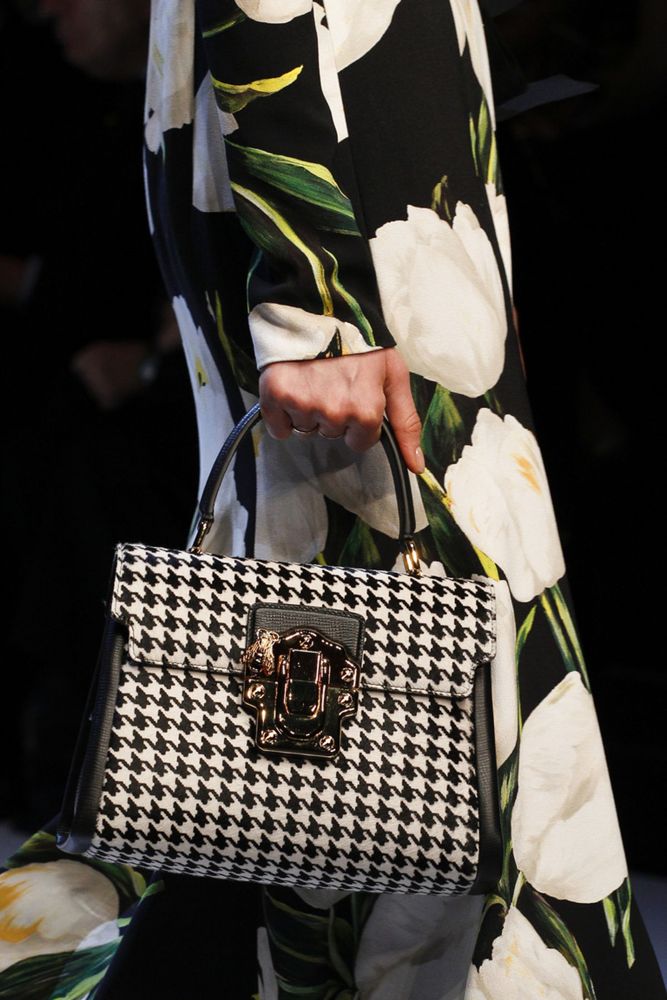 На фото: модная модель сумки осень-зима 2016-2017 из коллекции Dolce-Gabbana.