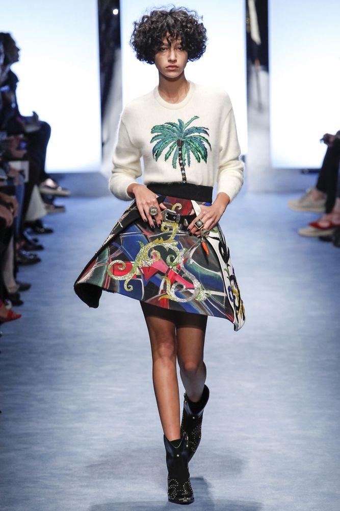 На фото: облегающией свитер осень-зима 2016-2017 из коллекции Fausto Puglisi.