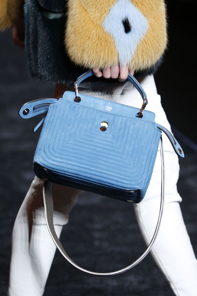 На фото: модная модель сумки осень-зима 2016-2017 из коллекции Kenzo. тренд сезона осень-зима 2016-2017 из коллекции Fendi6.