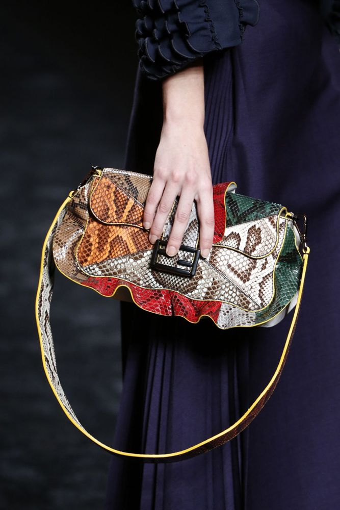 На фото: разноцветная сумка – тренд сезона осень-зима 2016-2017 из коллекции Fendi6.