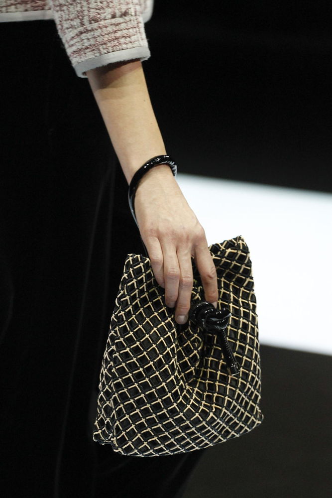 На фото: модные модели сумок осень-зима 2016-2017 из коллекции Giorgio Armani.