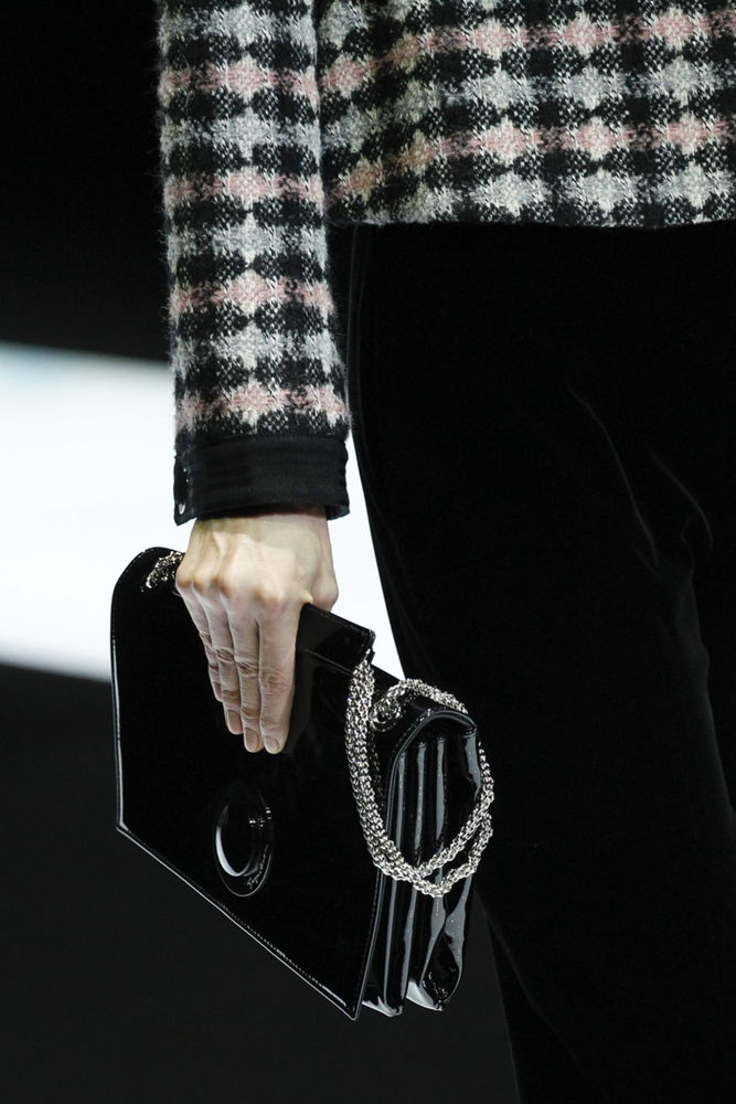 На фото: модные модели сумок осень-зима 2016-2017 из коллекции Giorgio Armani.