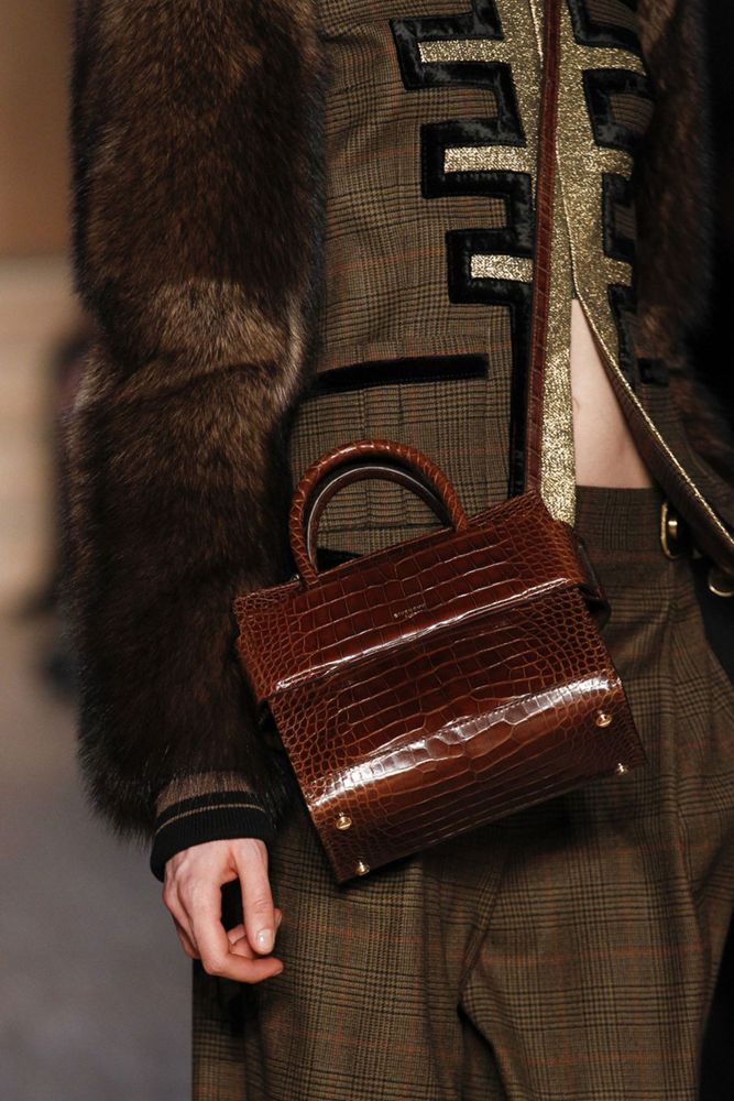 На фото: модная модель сумки осень-зима 2016-2017 из коллекции Givenchy.