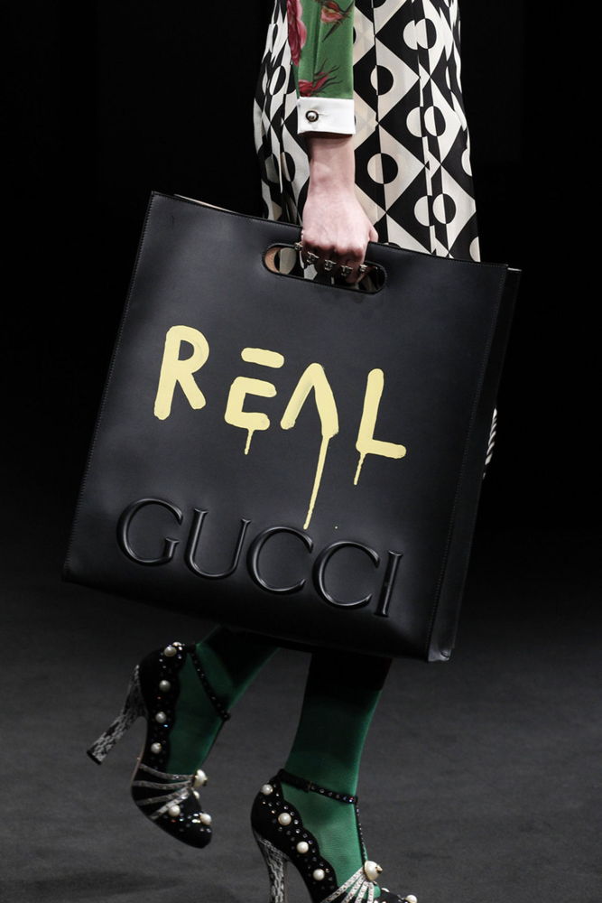 На фото: модная модель сумки осень-зима 2016-2017 из коллекции Gucci.
