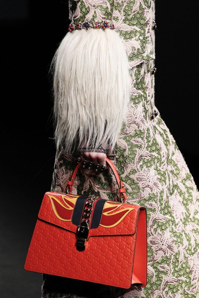 На фото: модная модель сумки осень-зима 2016-2017 из коллекции Gucci.