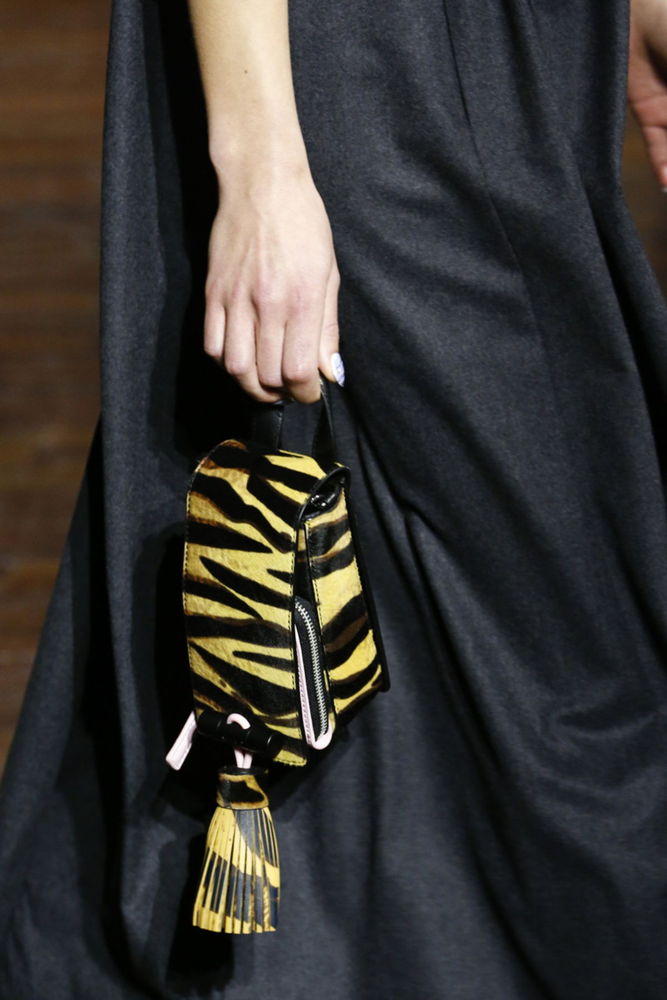 На фото: модные модели сумок осень-зима 2016-2017 из коллекции Kenzo.