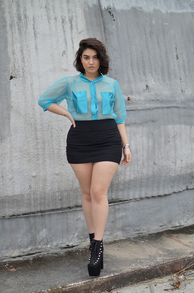 На фото: модный блоггер и модель plus size Nadia Aboulhosn.