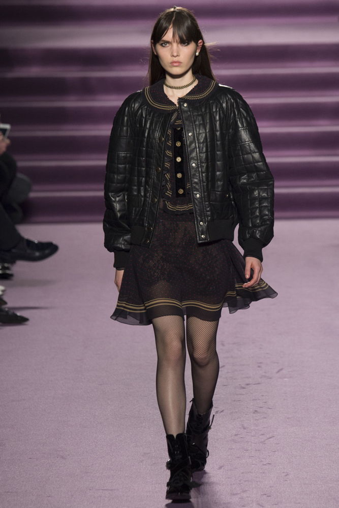 На фото: кожаная куртка сезона осень-зима 2016-2017 из коллекции Philosophy di Lorenzo Serafiniю.