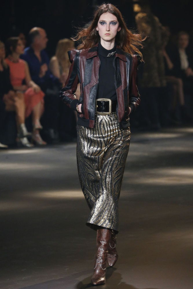 На фото: пиджак из кожи сезона осень-зима 2016-2017 из коллекции Saint Laurent.