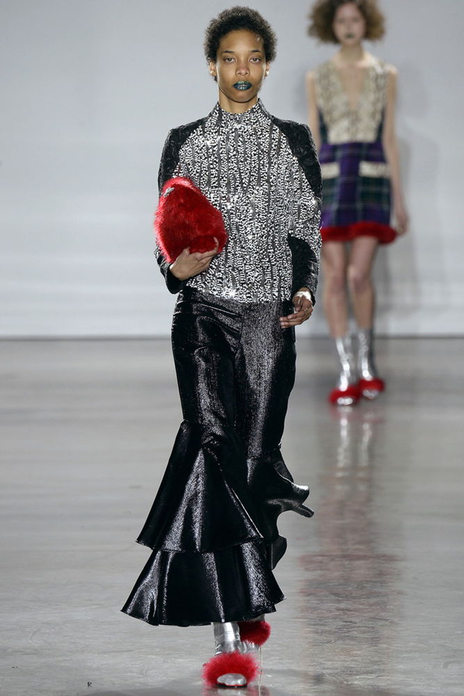 На фото: заниженная талия для теплых брюк сезоне осень/зима 2016-2017 из коллекции VFiles.