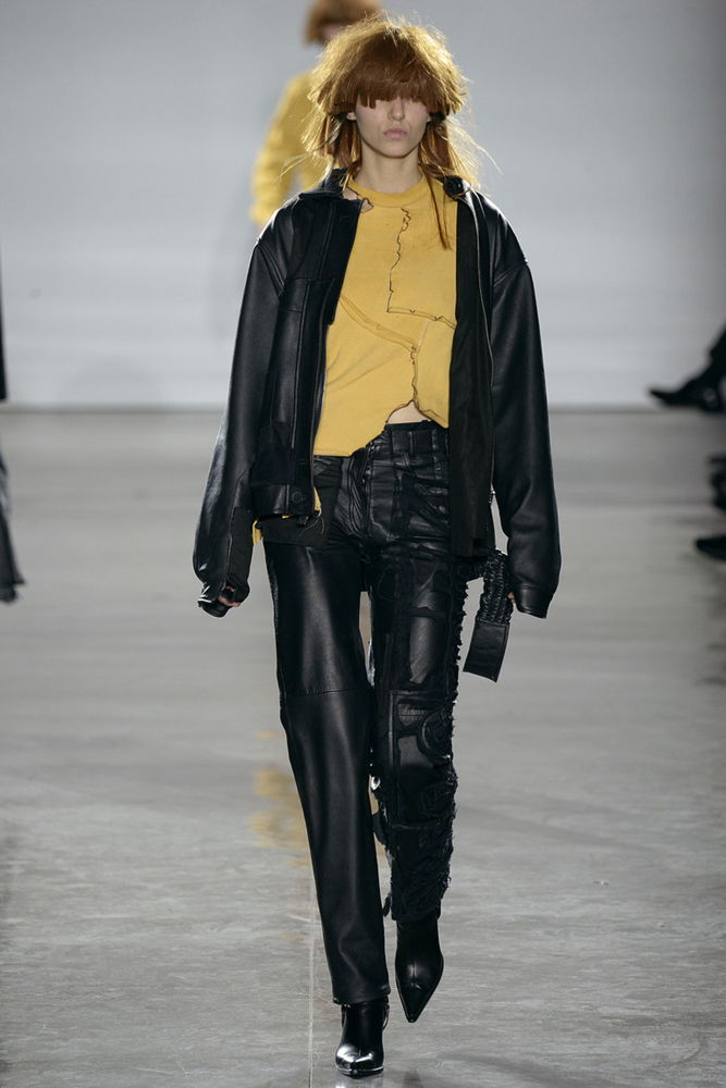 На фото: заниженная талия для теплых брюк сезоне осень/зима 2016-2017 из коллекции VFiles.