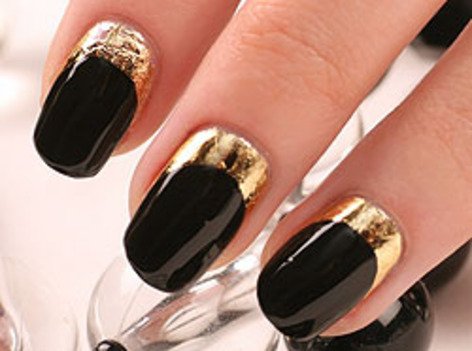 В моде 2015 лунный маникюр