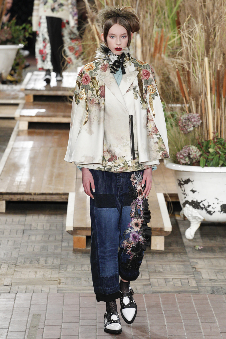 На фото: укороченная куртка осень-зима 2016-2017 из коллекции Antonio Marras.