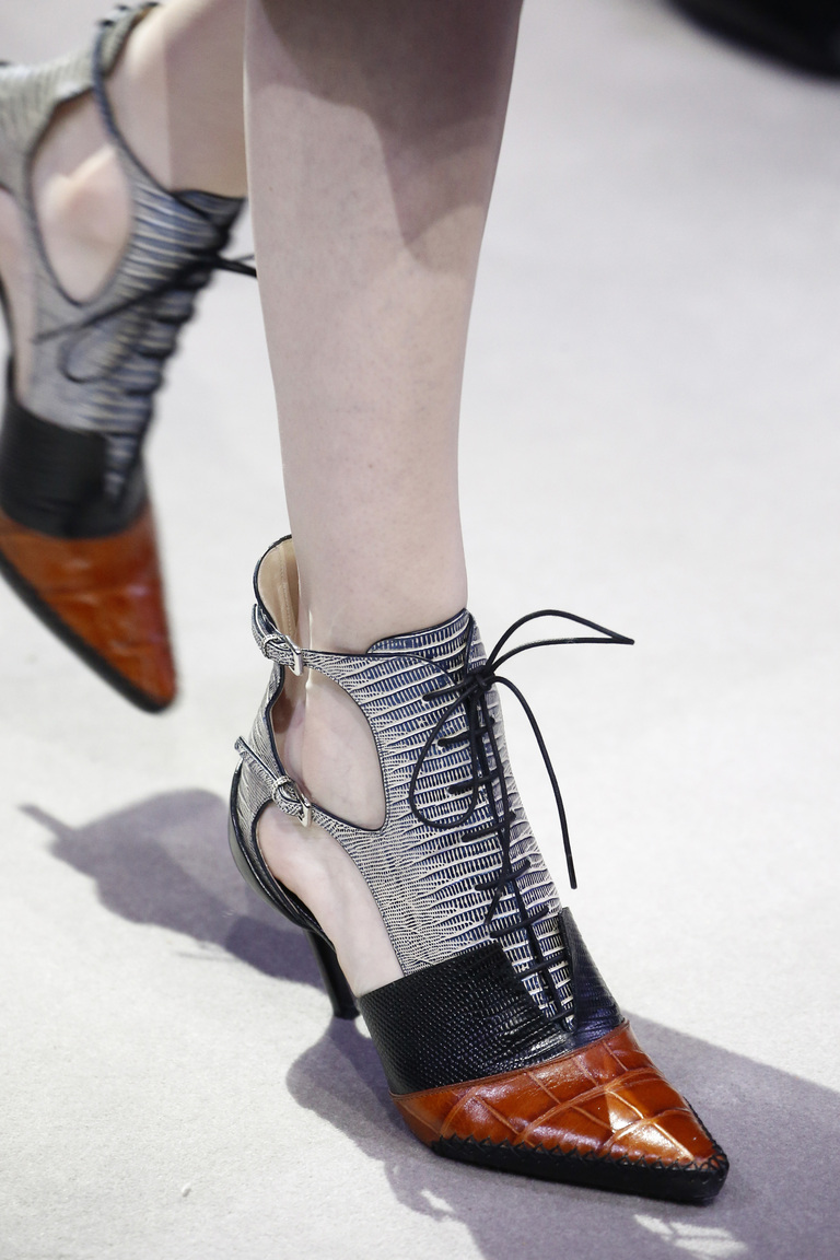 На фото: модные модели туфель со шнуровкой сезона 2016-2017 из коллекции Christian-Dior
