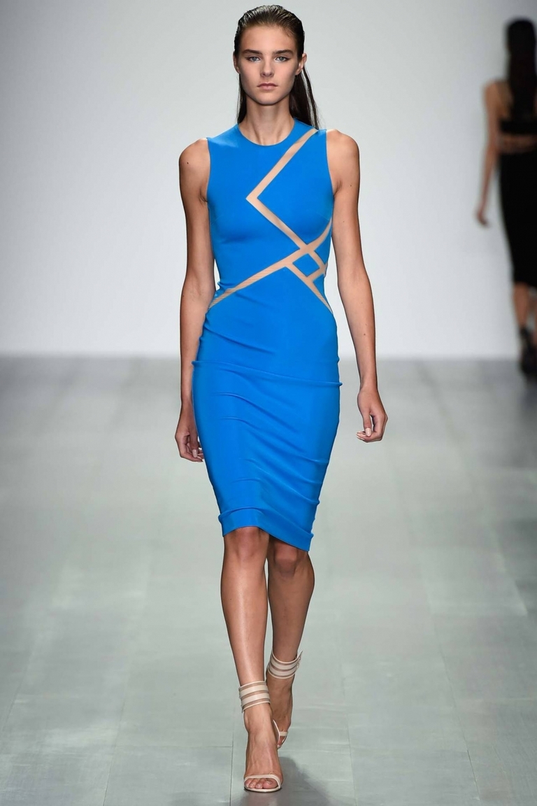 Синее модное платье футляр 2015 — David Koma