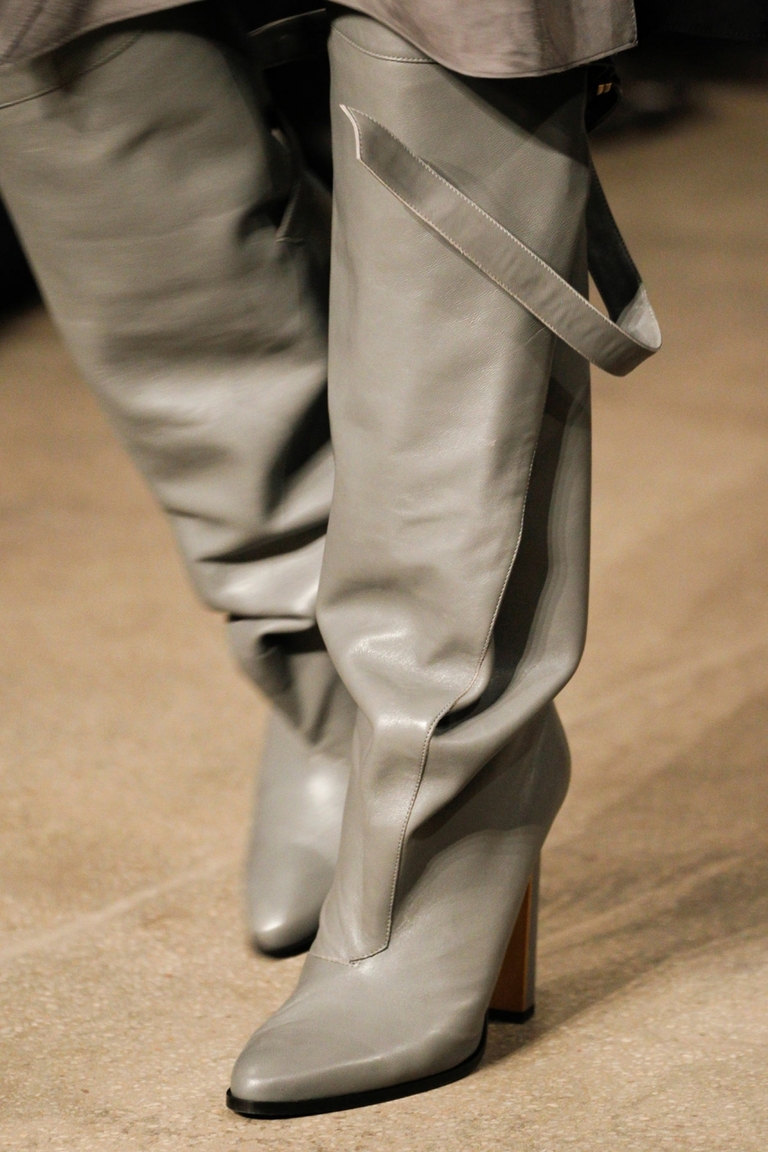Серые модные сапоги 2015 – Derek Lam