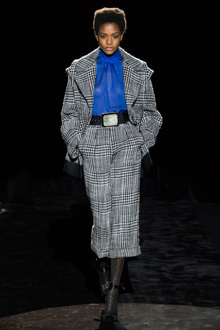 На фото: стильный бомбер осень-зима 2016-2017 из коллекции Emanuel Ungaro.