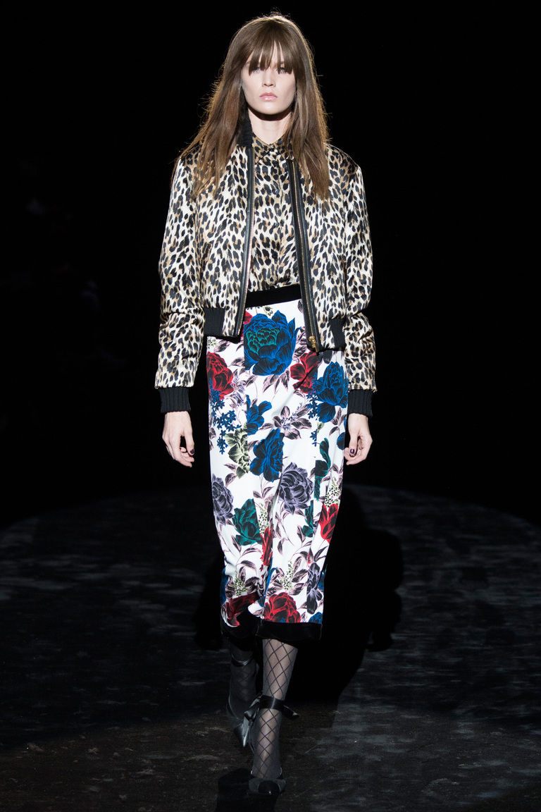 На фото: стильный бомбер осень-зима 2016-2017 из коллекции Emanuel Ungaro.