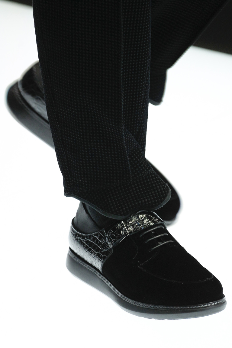 На фото: обувь осень-зима 2016-2017: разнообразные пряжки из коллекции Giorgio-Armani.