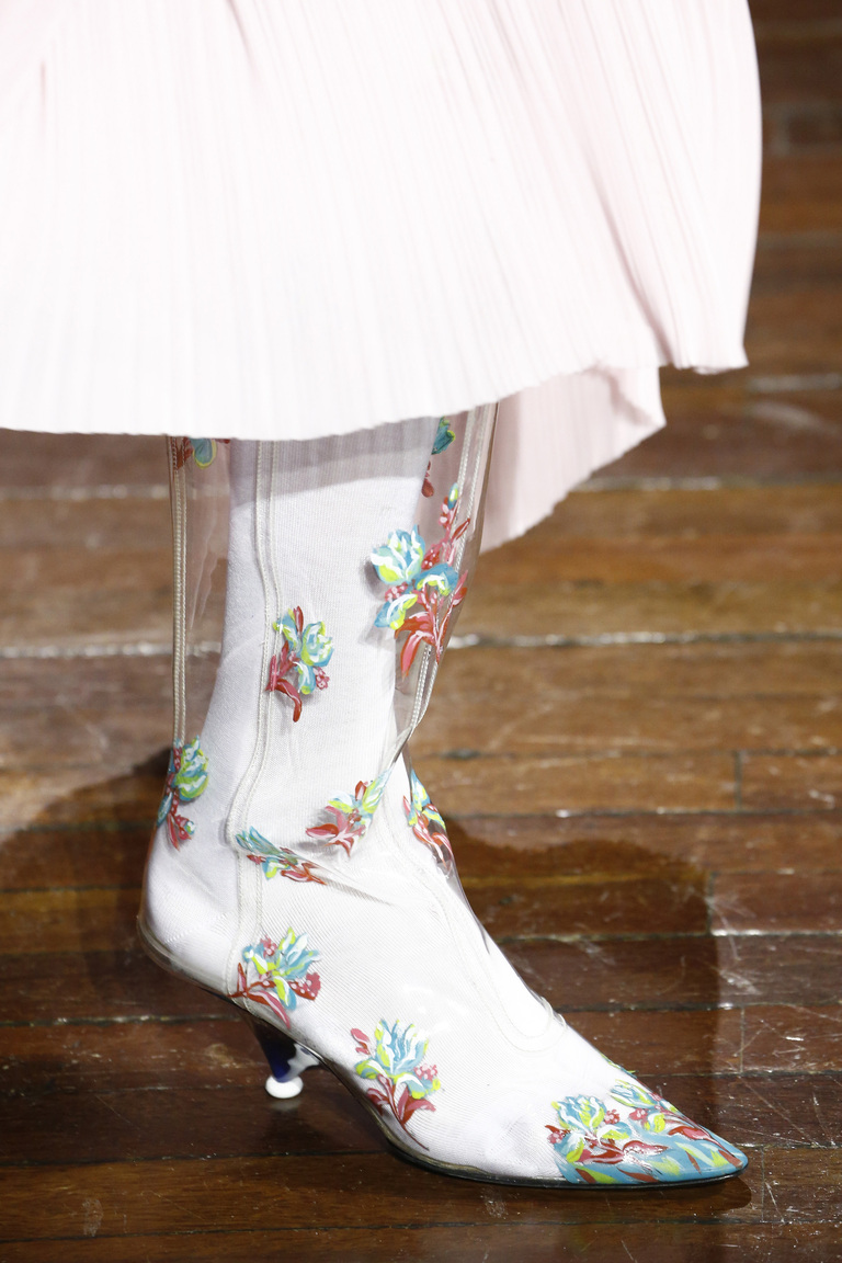 На фото: модная обувь осени 2016 и зимы 2017 из коллекции Kenzo.