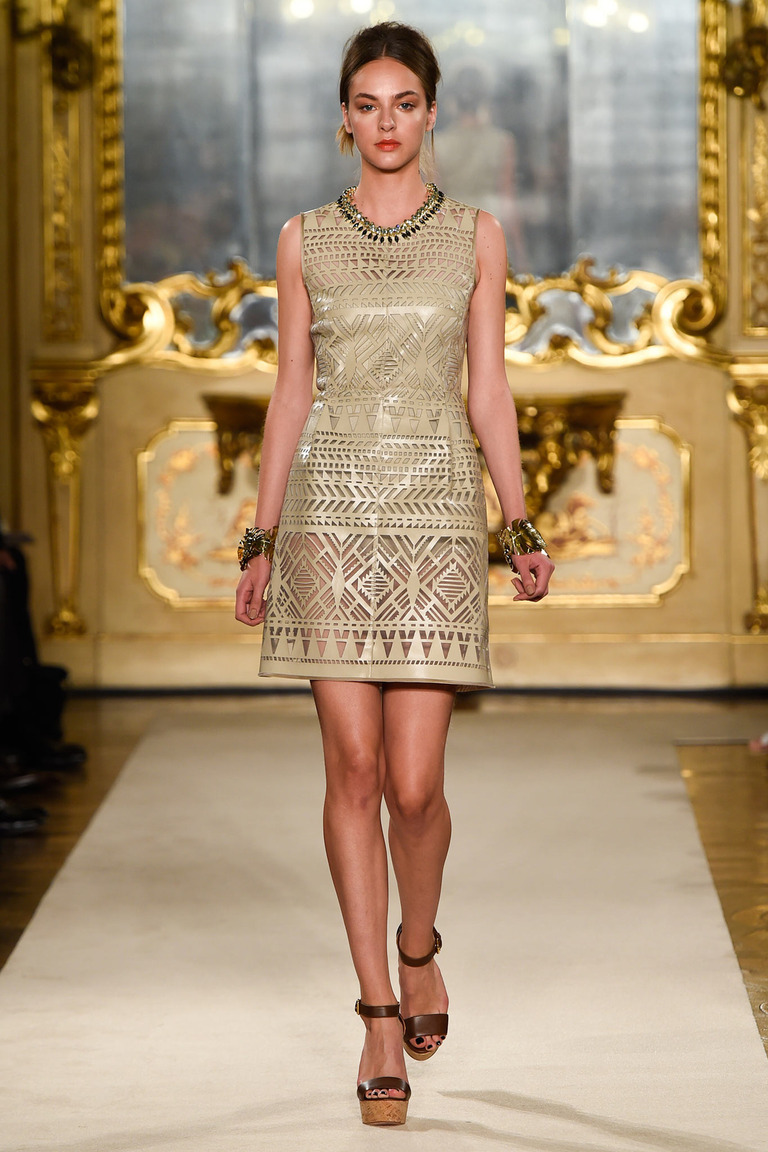 Модное платье футляр 2015 — фото новинка в коллекции Les Copains